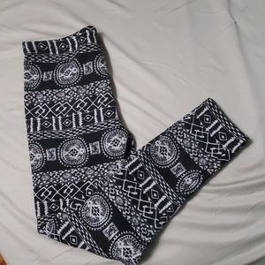 Tribal leggings with fleece lining